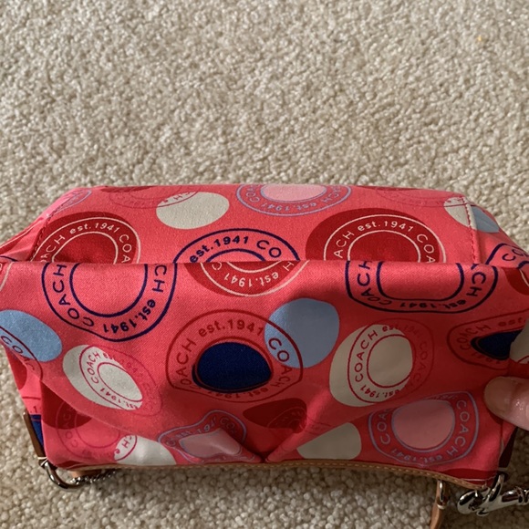 Coach Passport Pink Satin Scarf Print Bag, Pleated Front & Leather handles NWOT - Picture 4 of 16